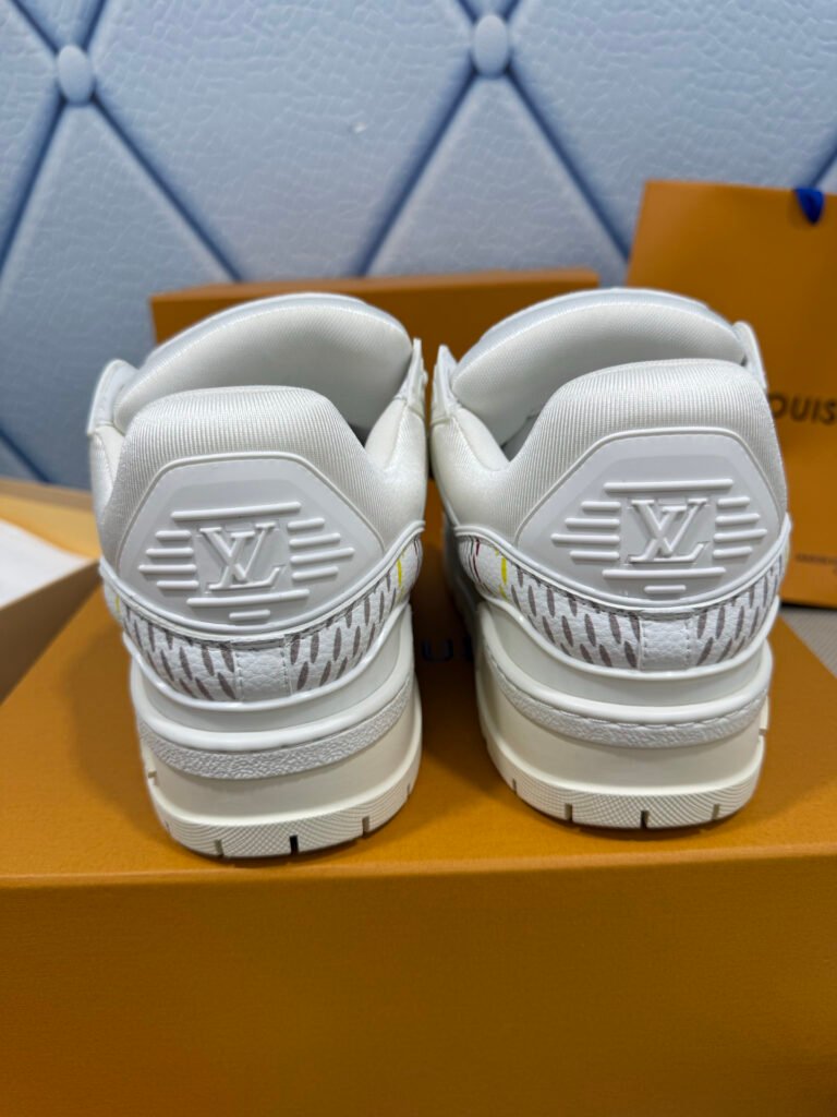 Louis Vuitton Unisex Chunky Sneakers detail 6