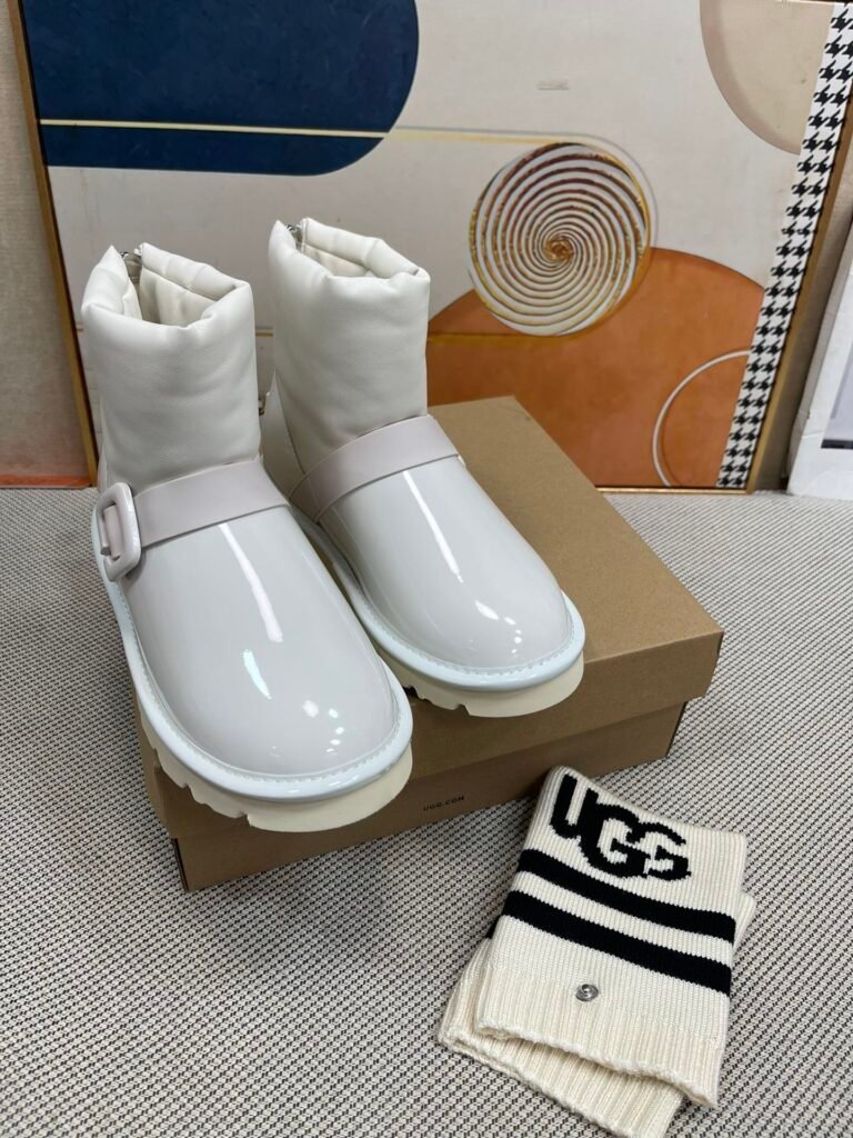 UGG Women's Snow Boots detail image 6