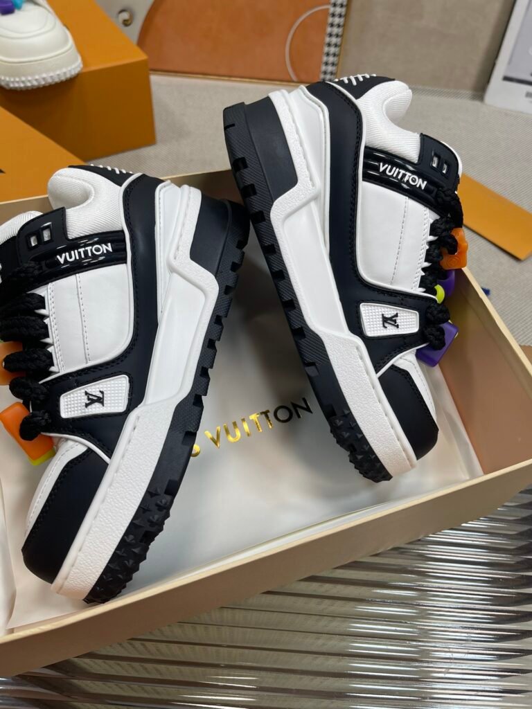 Louis Vuitton Unisex Chunky Sneakers detail 6