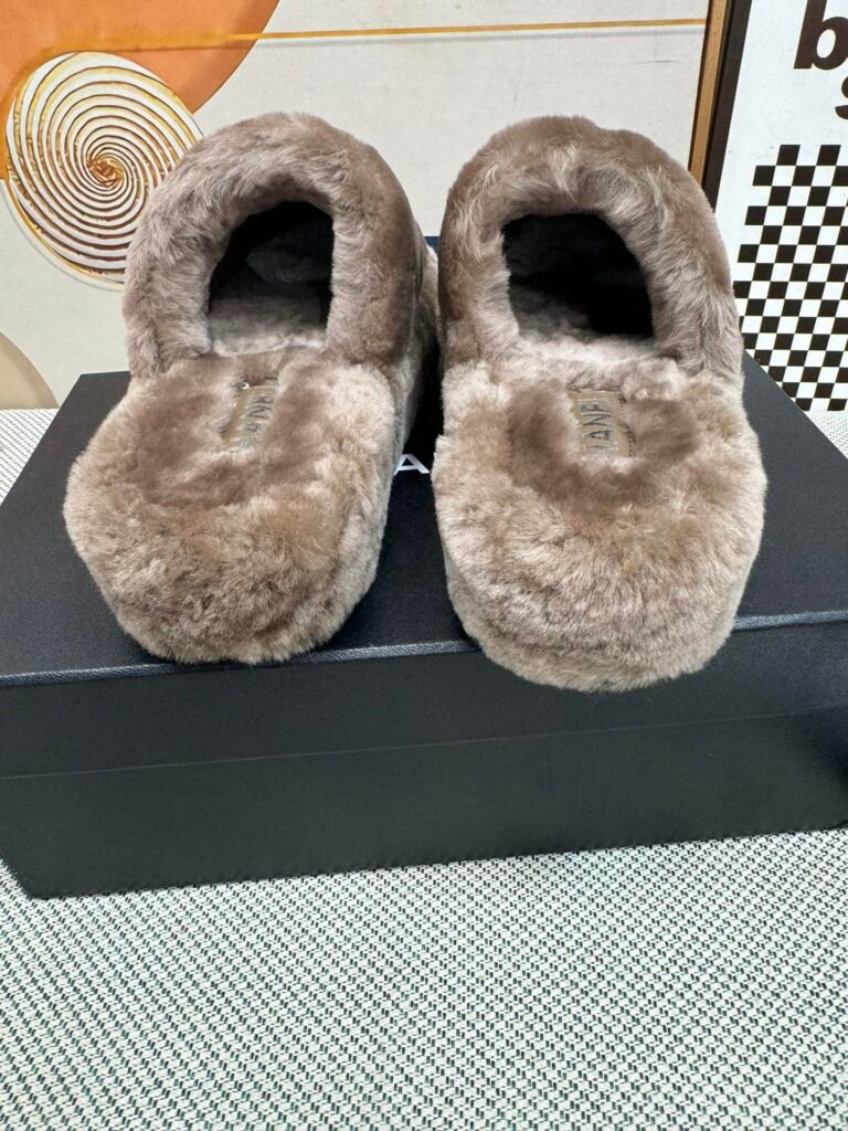 Chanel Unisex Shearling Shoes detail image 6