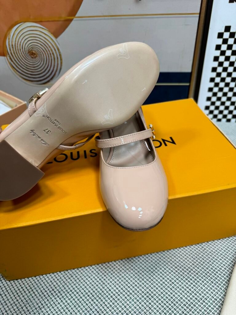 Louis Vuitton Unisex Sandals detail 6