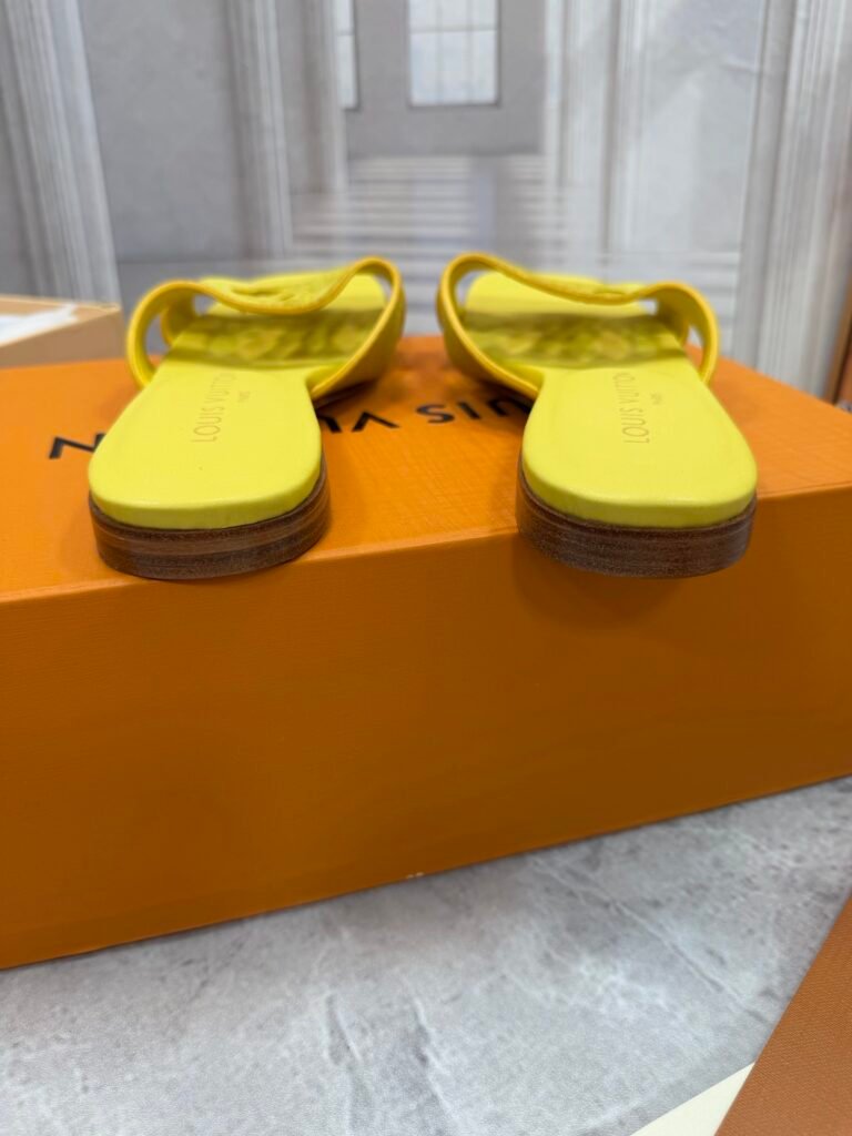 Louis Vuitton Unisex Slides detail 6