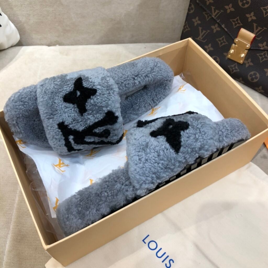 Louis Vuitton Unisex Shearling Shoes detail 6