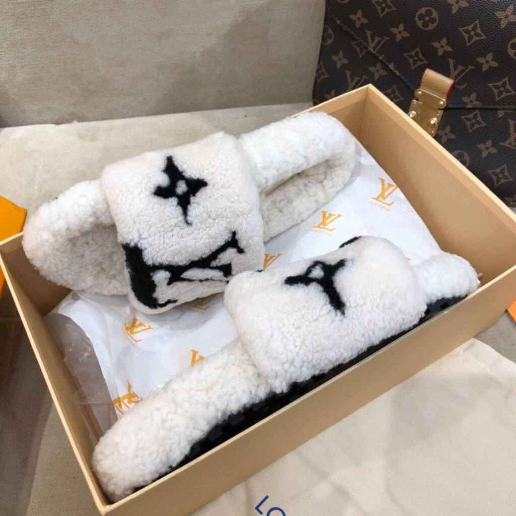 Louis Vuitton Unisex Shearling Shoes detail 6