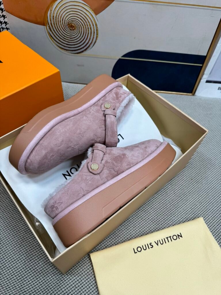 Louis Vuitton Unisex Shearling Shoes detail image 6