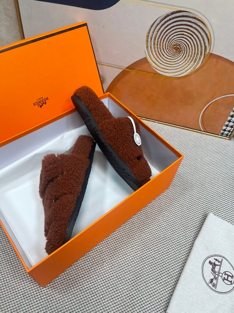 Hermès Unisex Slides detail 6