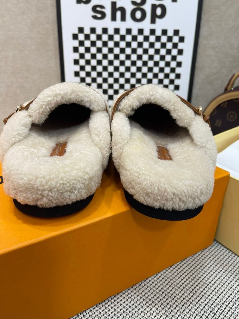 Louis Vuitton Unisex Shearling Shoes detail 6