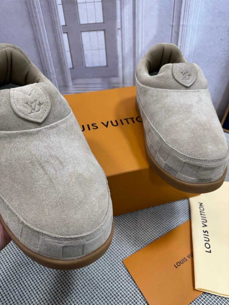Louis Vuitton Unisex Shearling Shoes detail 6