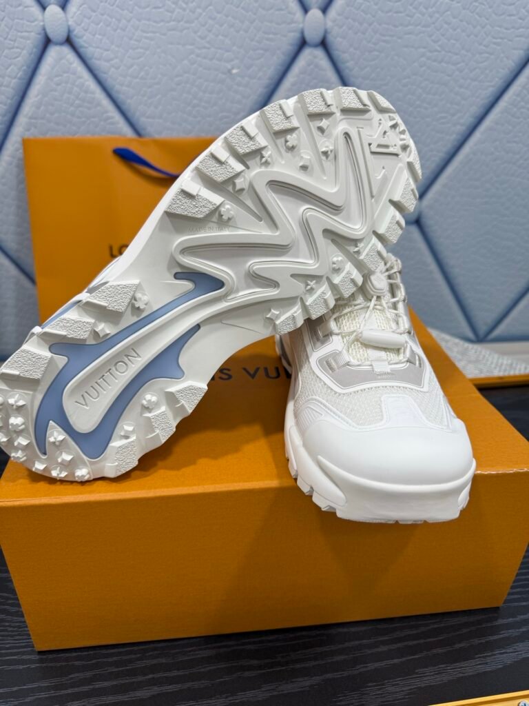 Louis Vuitton Unisex Athletic Sneakers detail image 6