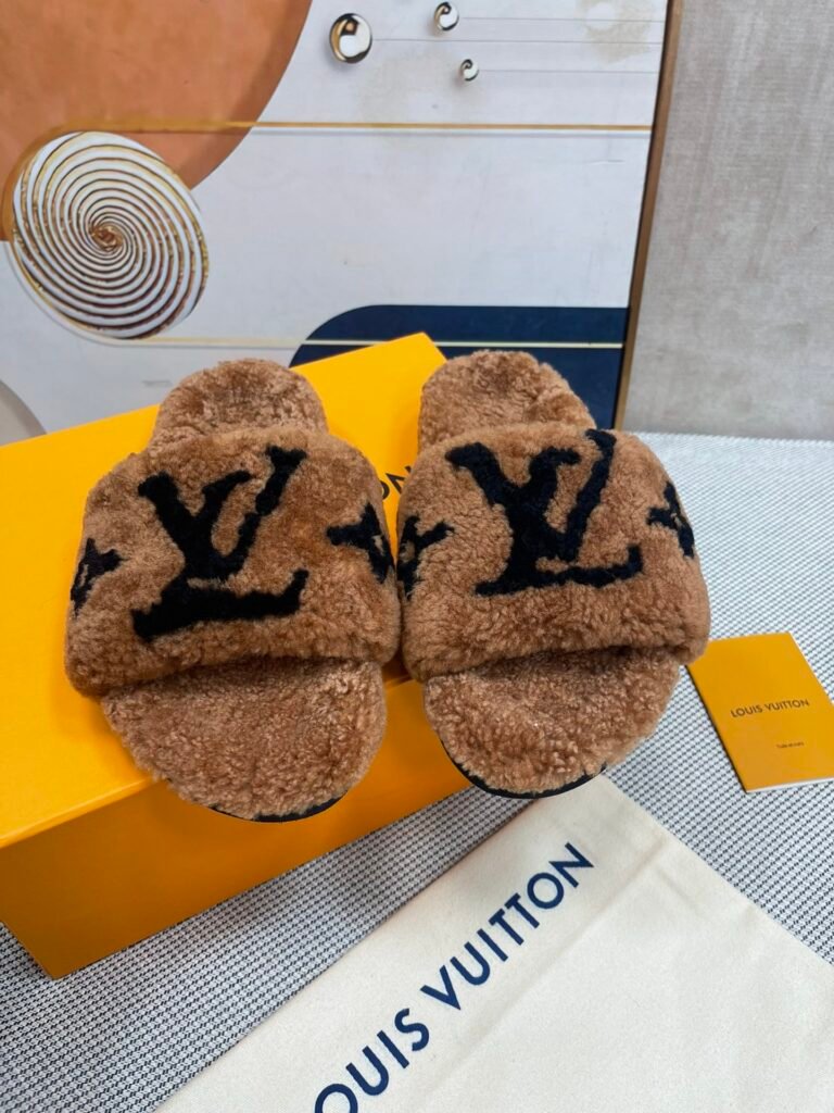 Louis Vuitton Unisex Shearling Shoes detail 6