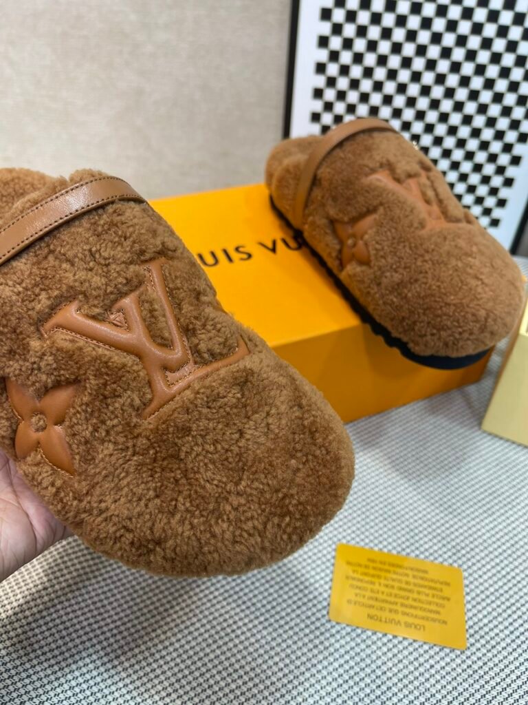 Louis Vuitton Unisex Shearling Shoes detail 6