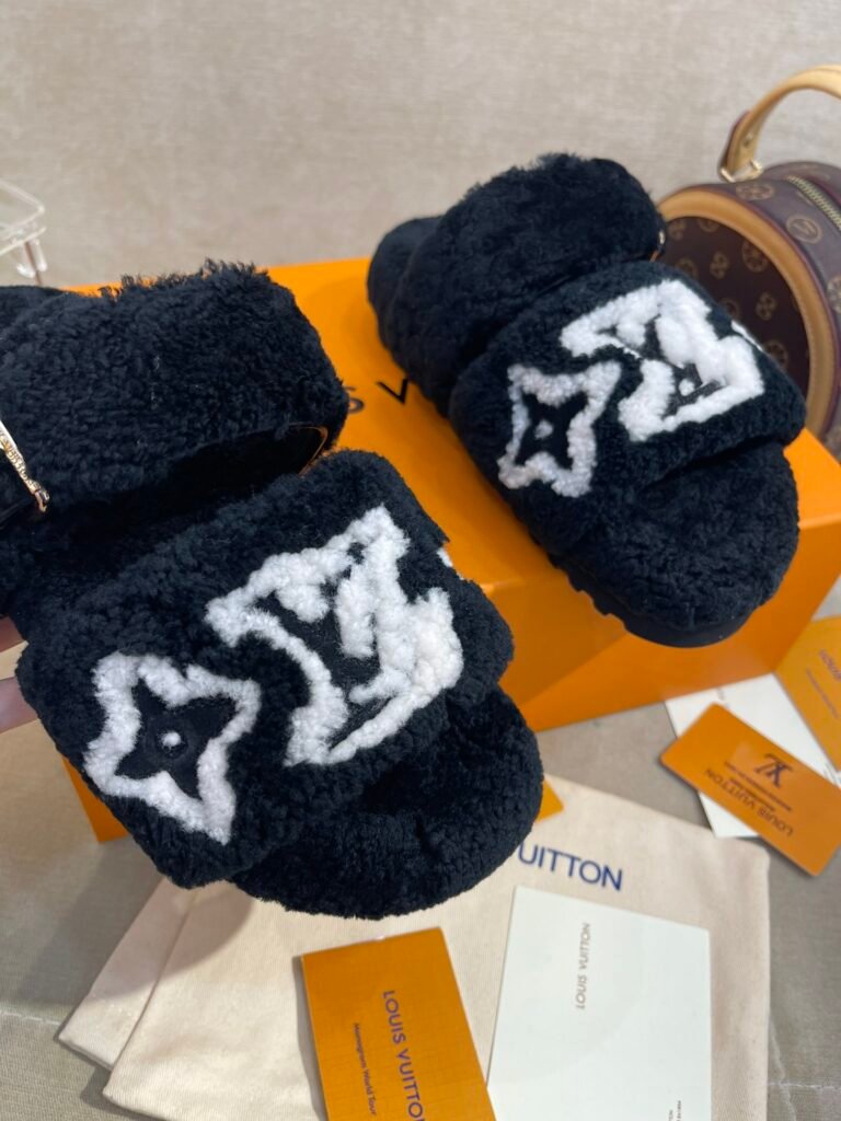 Louis Vuitton Unisex Shearling Shoes detail image 6
