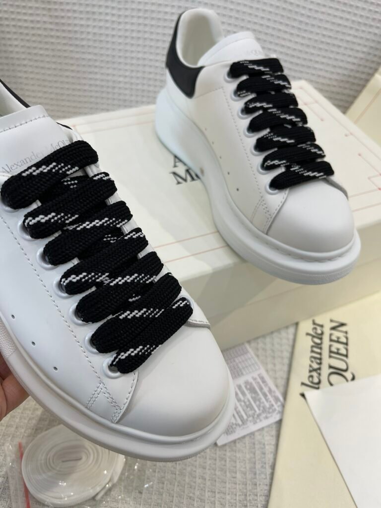 Alexander McQueen Unisex White Low-Top Sneakers detail image 7