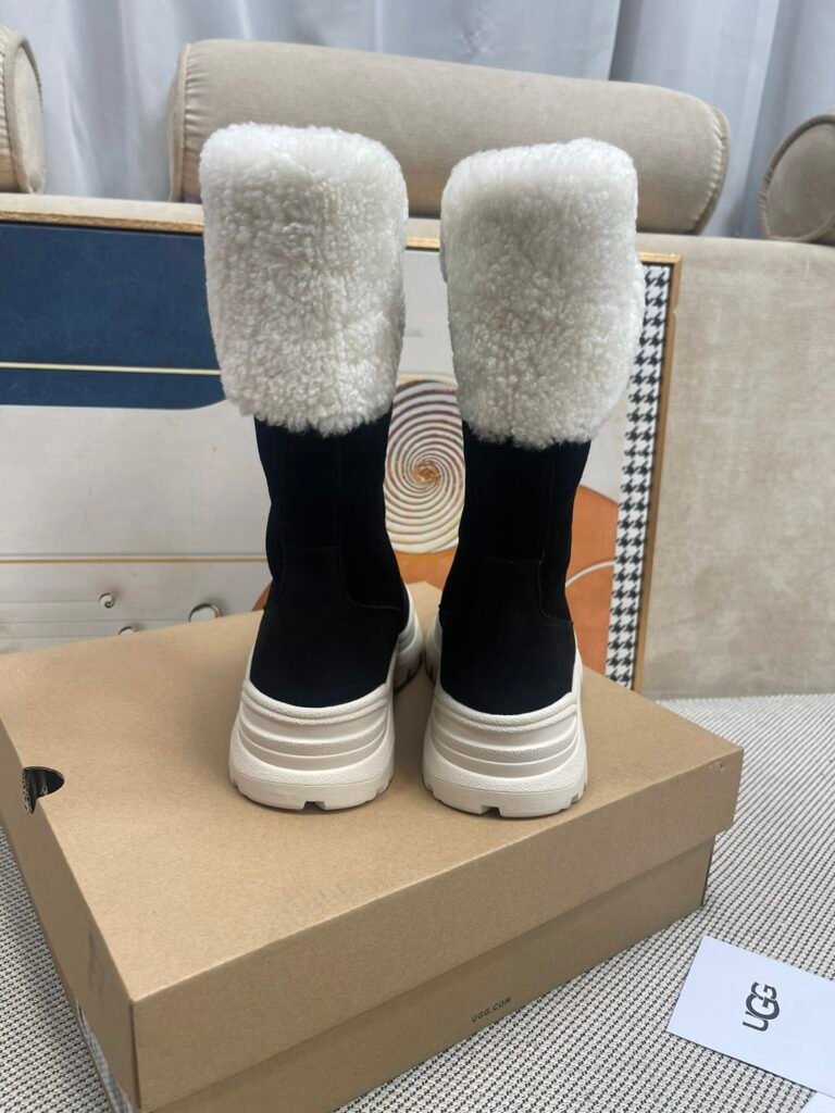UGG Women's Snow Boots detail image 7