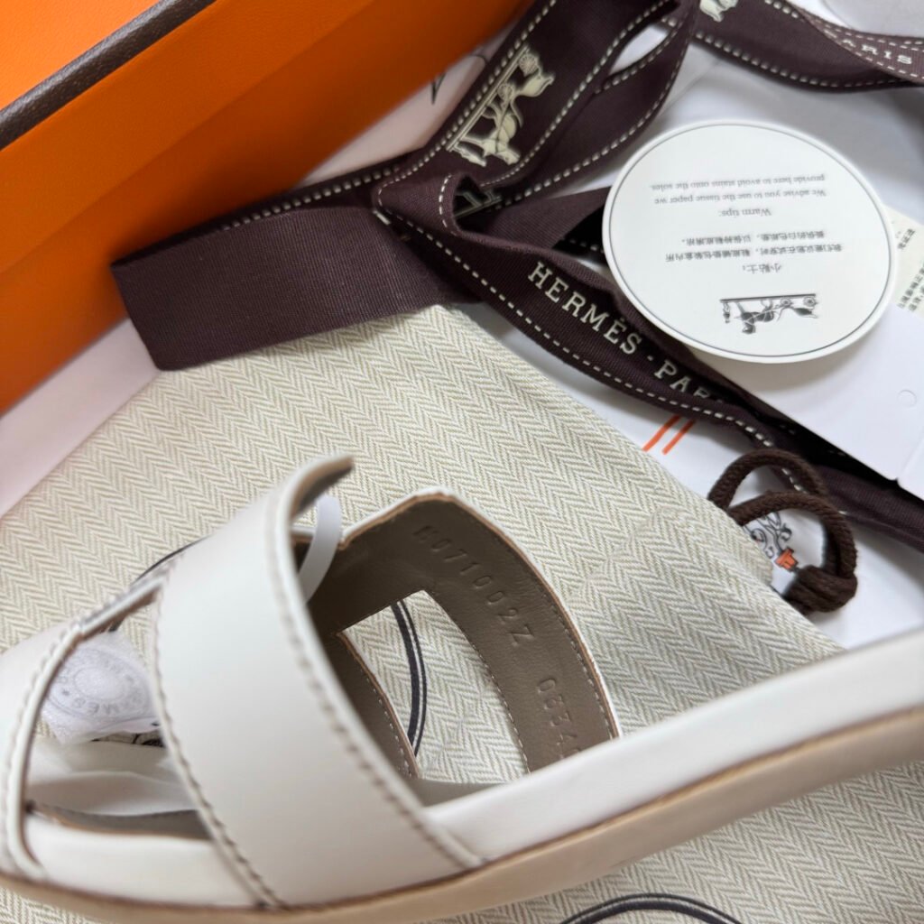 Hermès Unisex Sandals detail 7