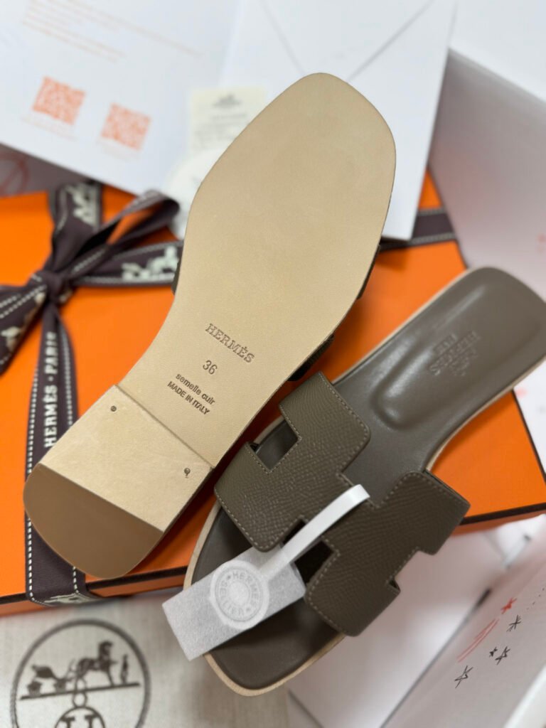 Hermès Unisex Sandals detail 7