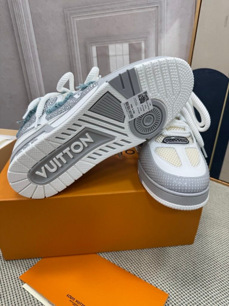 Louis Vuitton Unisex Chunky Sneakers detail 7