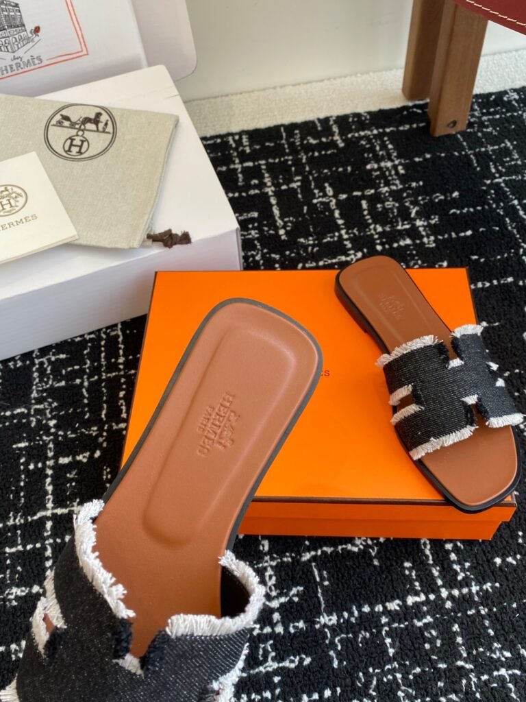 Hermès Women's Sneakers detail 7