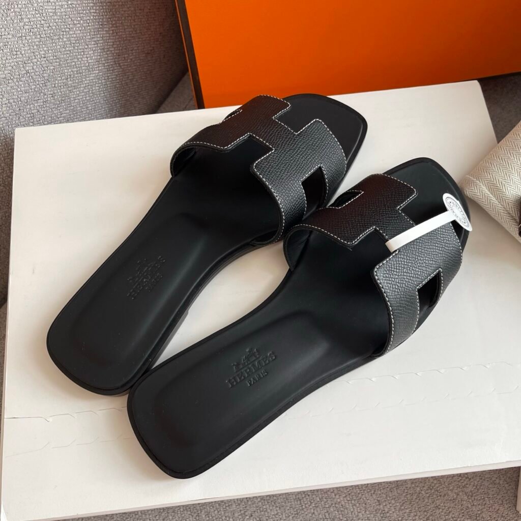 Hermès Unisex Sneakers detail 7