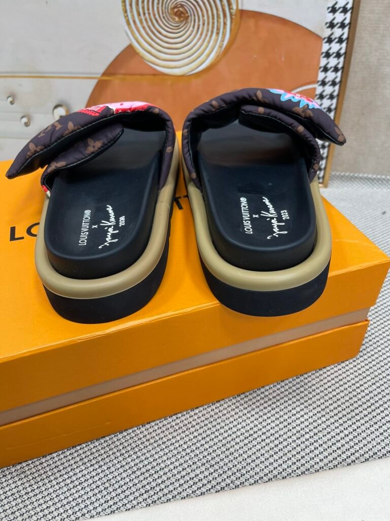 Louis Vuitton Unisex Slides detail image 7
