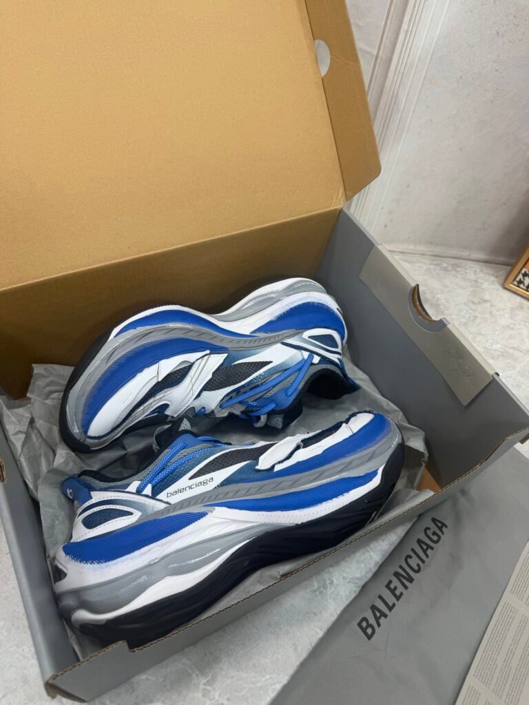 Balenciaga Unisex Distressed Sneakers detail image 7