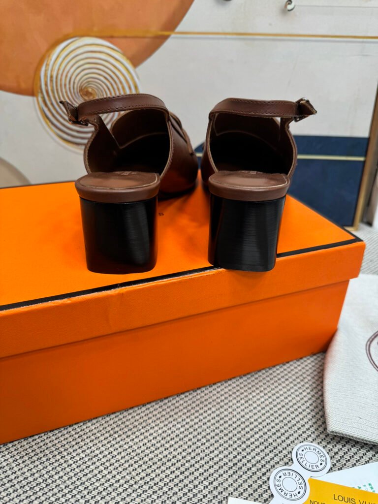 Hermès Unisex Sandals detail 7