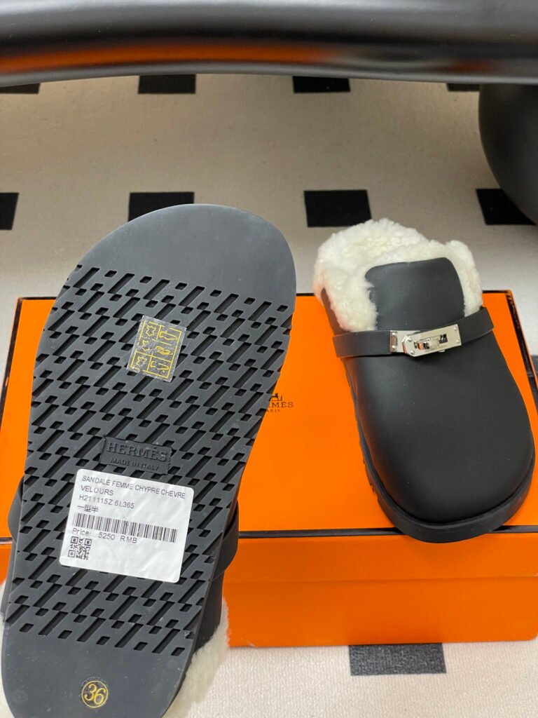 Hermès Unisex Sneakers detail 7