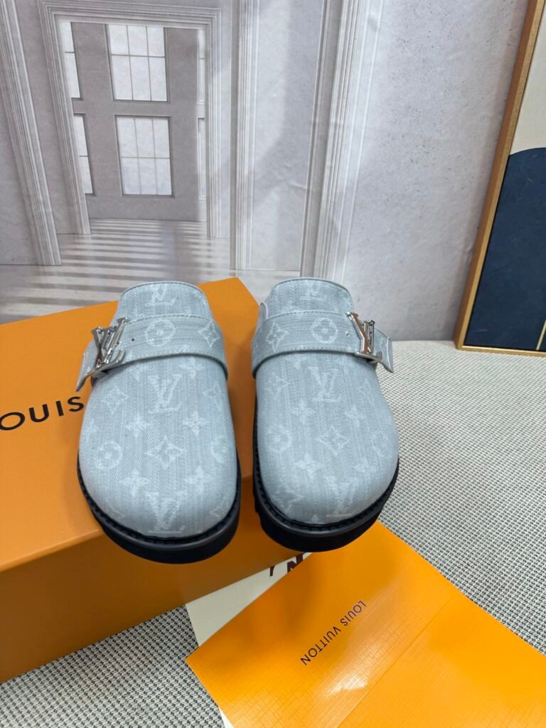 Louis Vuitton Unisex Slides detail image 7