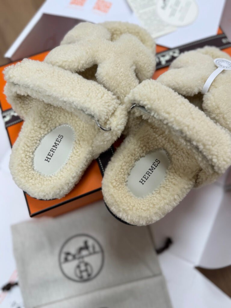 Hermès Unisex Shearling Shoes detail 7