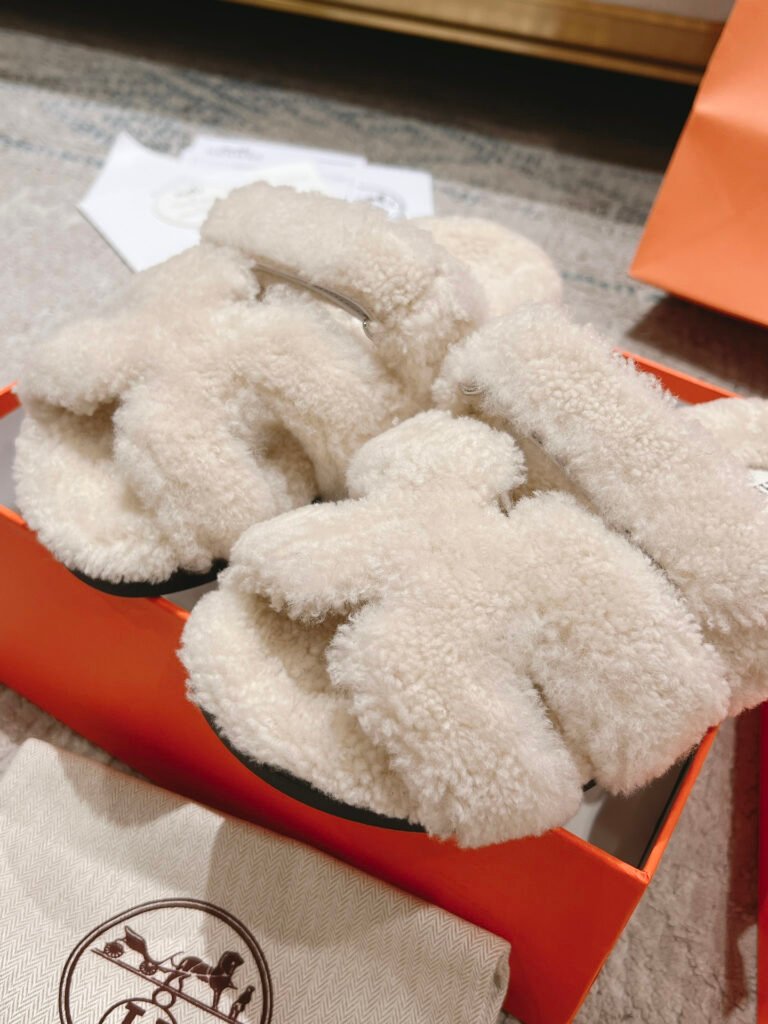 Hermès Unisex Shearling Shoes detail 7