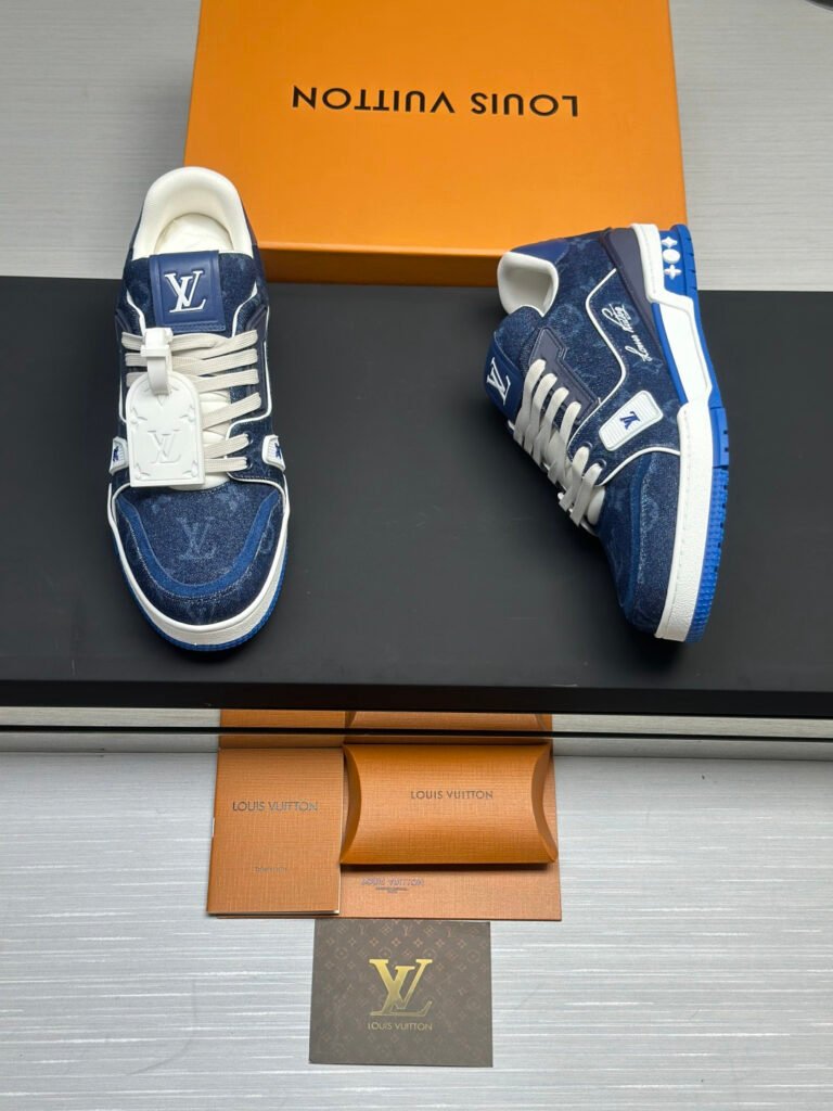 Louis Vuitton Unisex Sneakers detail image 7
