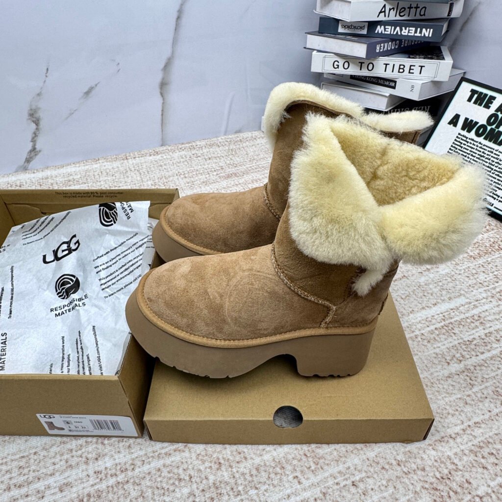 UGG Unisex Snow Boots detail 7