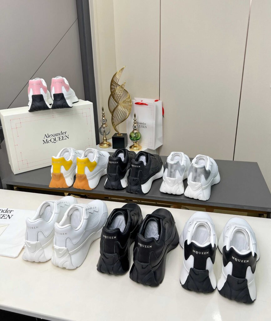 Alexander McQueen Unisex Sneakers detail image 7