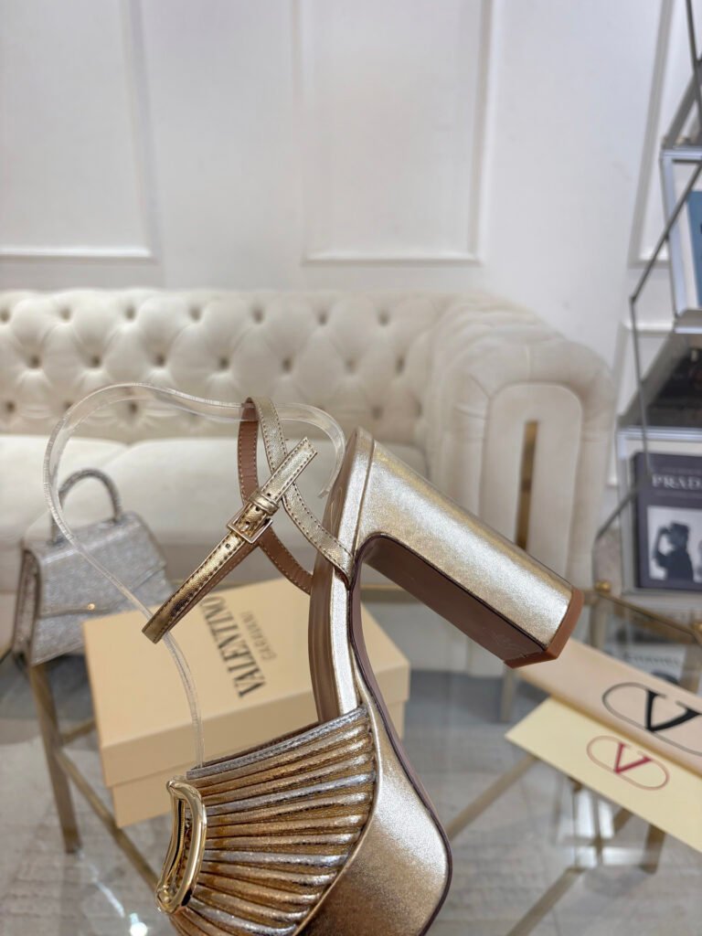 Valentino Garavani Unisex Sandals detail 7