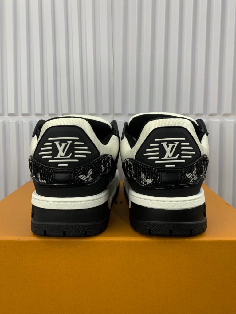 Louis Vuitton Unisex Chunky Sneakers detail image 7