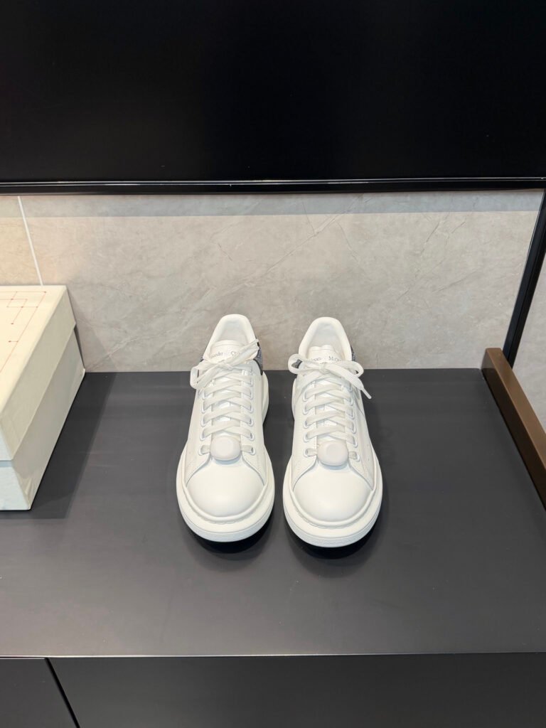 Alexander McQueen Unisex Sneakers detail image 7