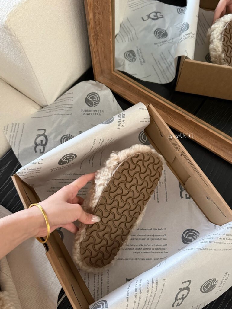 UGG Unisex Slides detail image 7