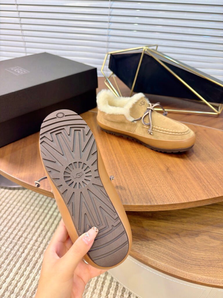 UGG Unisex Driving Loafers detail 7