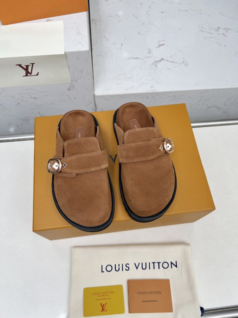 Louis Vuitton Unisex Slides detail 7