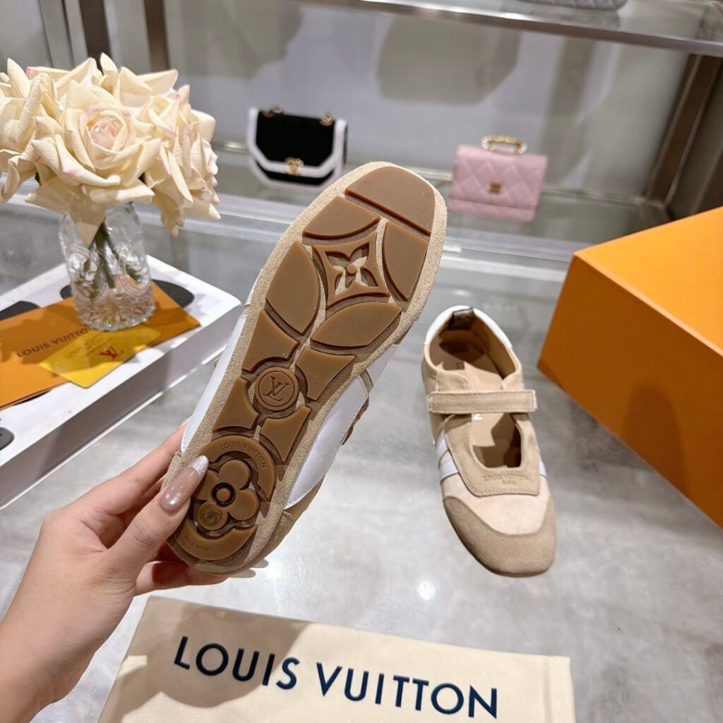Louis Vuitton Unisex Athletic Sneakers detail image 7