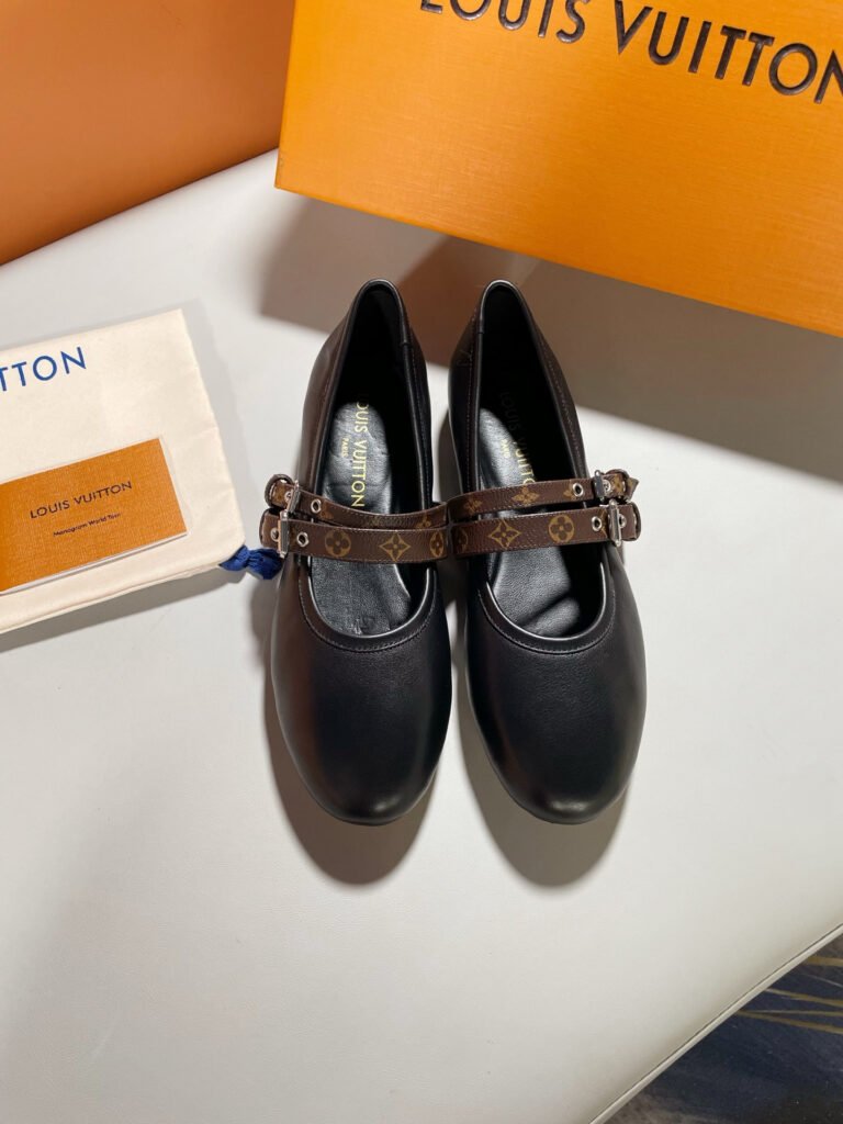 Louis Vuitton Unisex Sneakers detail image 7