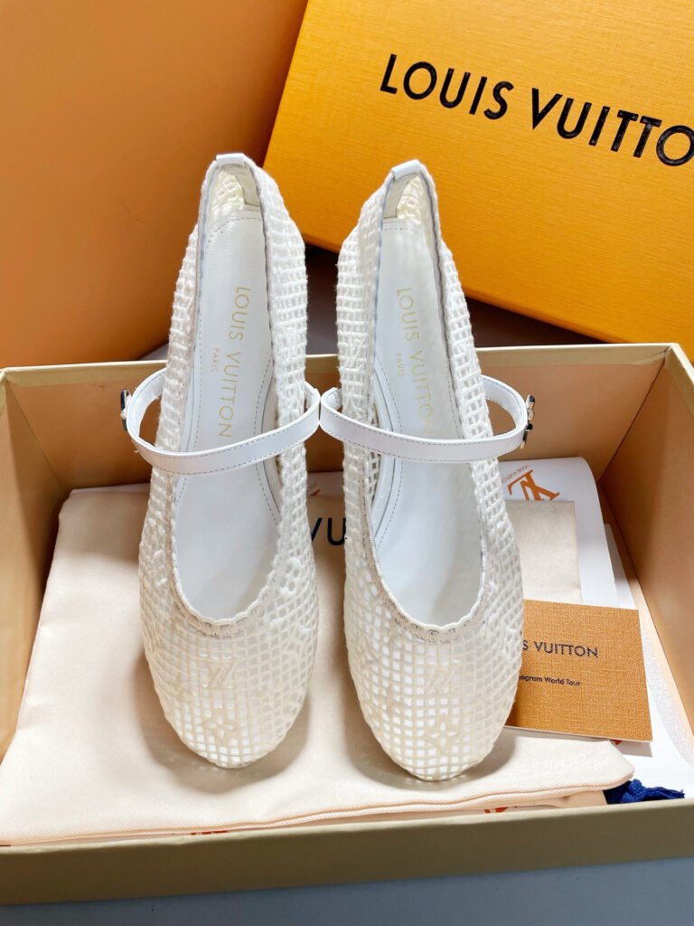 Louis Vuitton Unisex Sneakers detail image 7