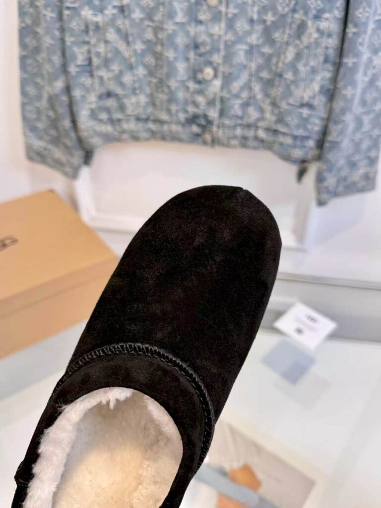 UGG Unisex Sneakers detail image 7
