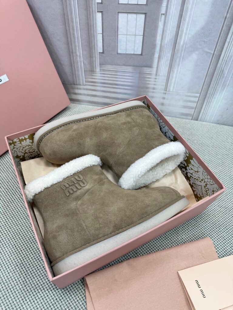 Miu Miu Unisex Snow Boots detail image 7