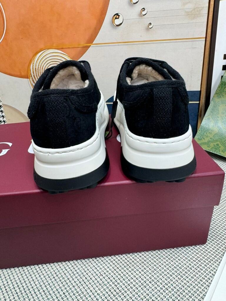 Gucci Unisex Loafers detail 7