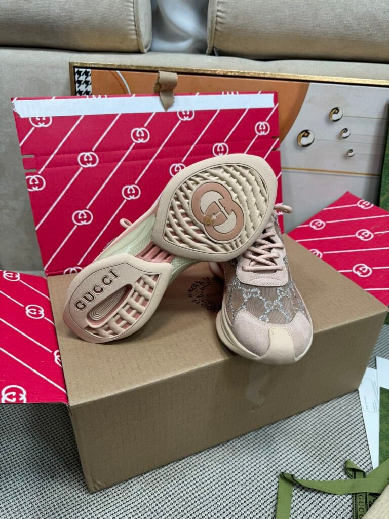 Gucci Unisex Chunky Sneakers detail image 7