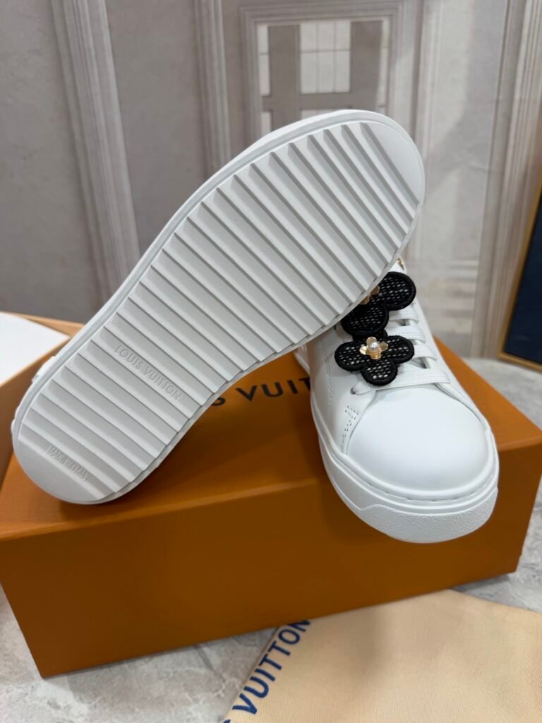 Louis Vuitton Women's White Low-Top Sneakers detail 7