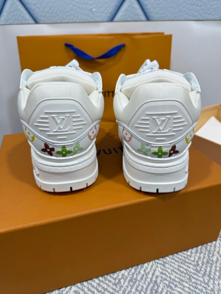 Louis Vuitton Unisex Chunky Sneakers detail 7