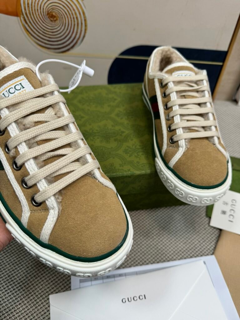 Gucci Unisex Loafers detail image 7