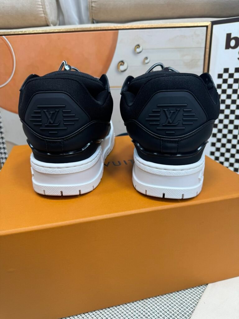 Louis Vuitton Unisex Chunky Sneakers detail 7